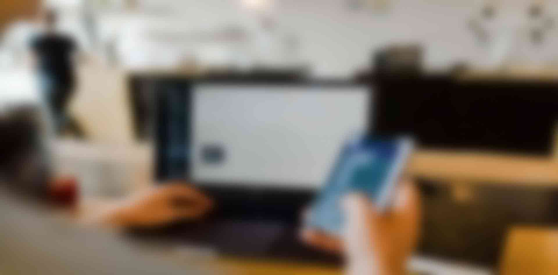 轰炸电话